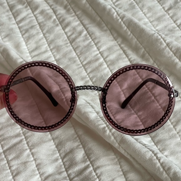 Chanel Silver Tone/Pink 4245 Chain Detail Round Sunglasses - Picture 7 of 14